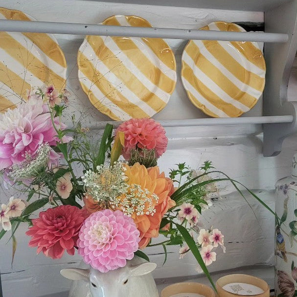 Asiett randig gul/vit (Pick a Poppy)