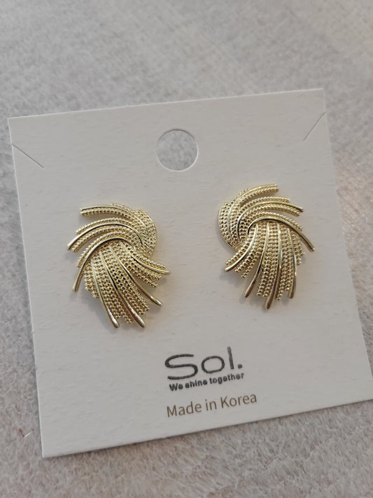 Öronhängen i guld (swirl)