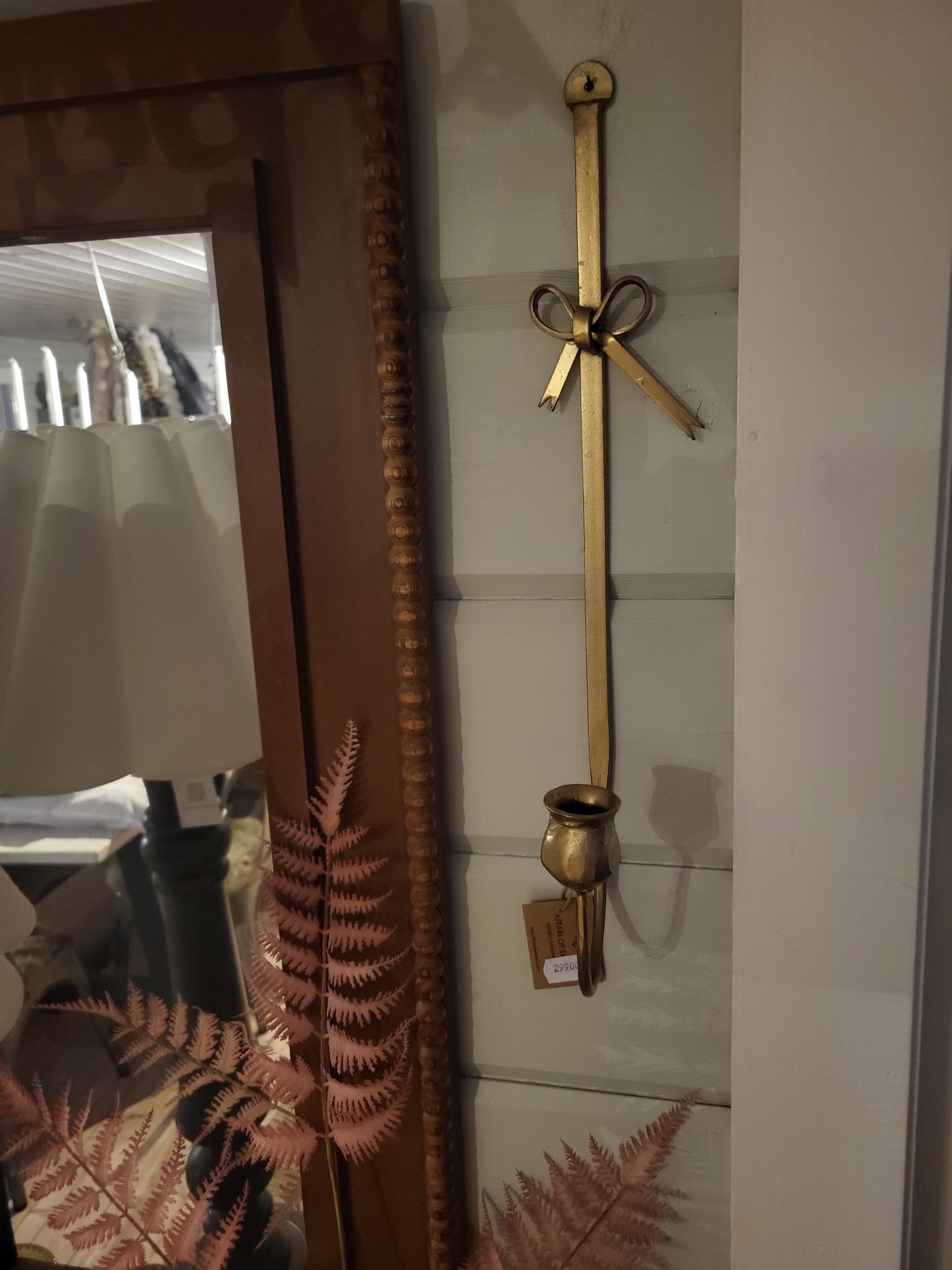 Vägglampett rosett
